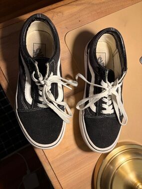 Vans B&W Old Skool Skate Shoes. Still in good condition just need some TLC